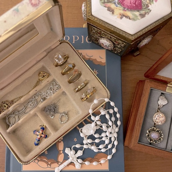 Jewelry - Vintage Jewelry Mystery Bundle 5 Pieces